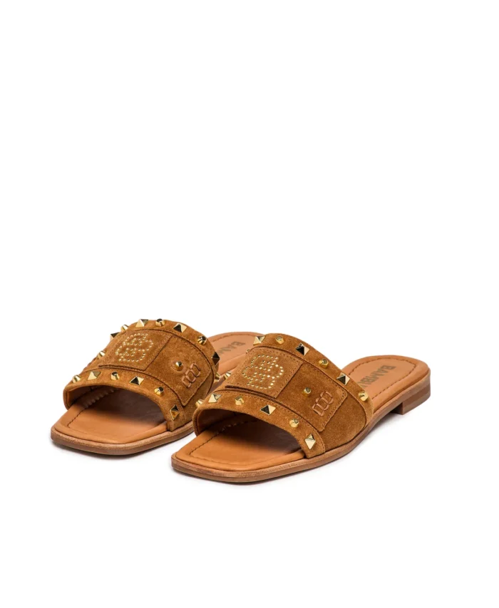 Sandálias Slide em Camurça Camel Com Tachas e Logótipo Dourado