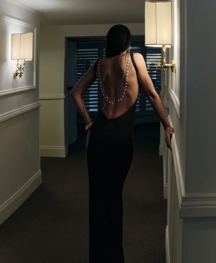 Vestido Longo de Bainhas com Acessório de Jóia nas Costas ALMA SANCHEZ
