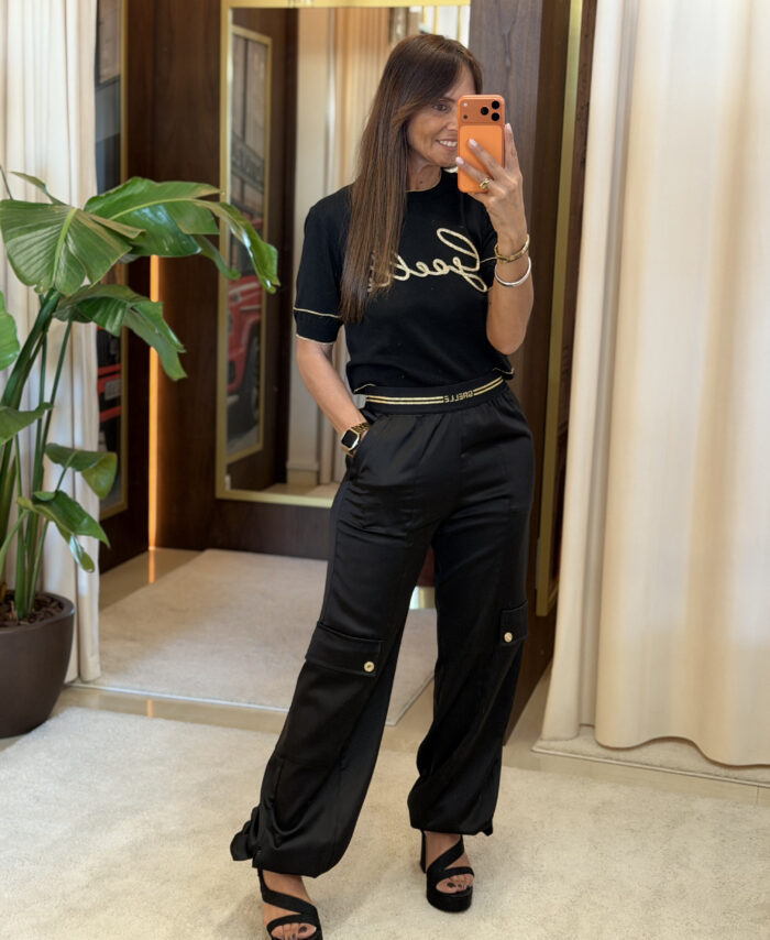 Calça Jogger com Bolsos em Cetim GAëLLE PARIS