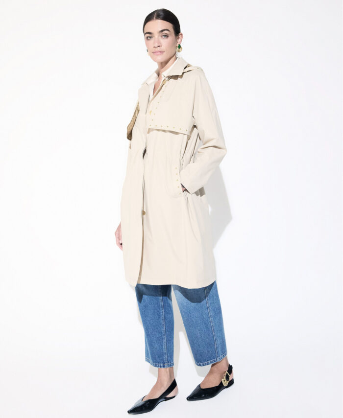 Gabardine com detalhe de tachas LOLA CASADEMUNT