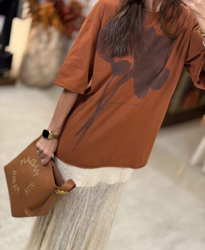 Tshirt com corte oversized e mangas amplas
