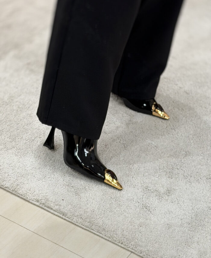 Botins de acabamento envernizado e apontamento metálico JEFFREY CAMPBELL