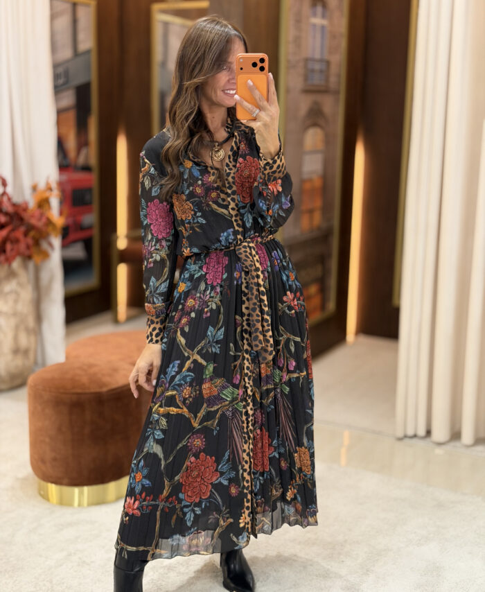 Vestido midi plissado estampado com aba contrastante — Lola Casademunt